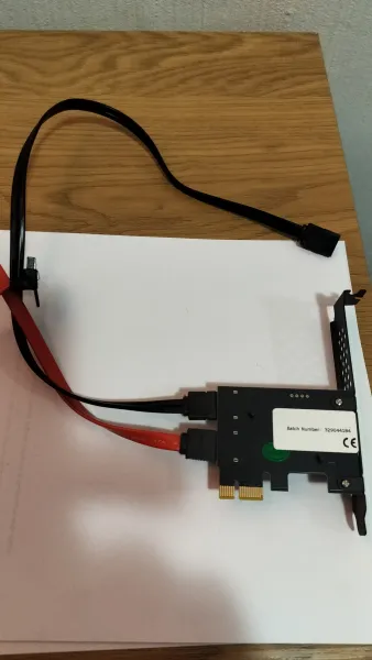 SATA portteja 2 kpl lisää PCIE-3 korttipaikalle - 3